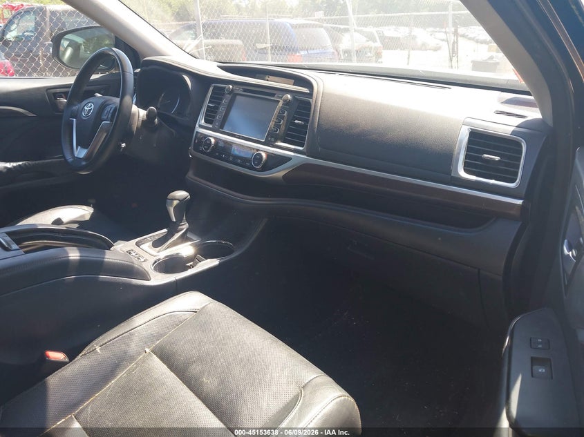 2014 Toyota Highlander VIN 5TDDKRFH3ES044110 IAAI salvage auction — RIGHT FRONT, Salvage Title, sold $7,425 on 2026-07-07 (photo 5)