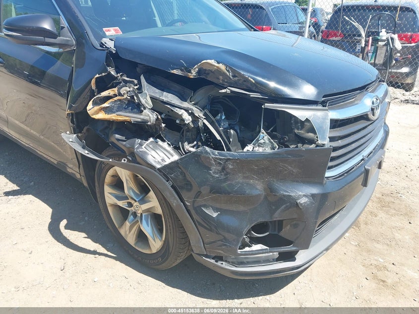 2014 Toyota Highlander VIN 5TDDKRFH3ES044110 IAAI salvage auction — RIGHT FRONT, Salvage Title, sold $7,425 on 2026-07-07 (photo 6)