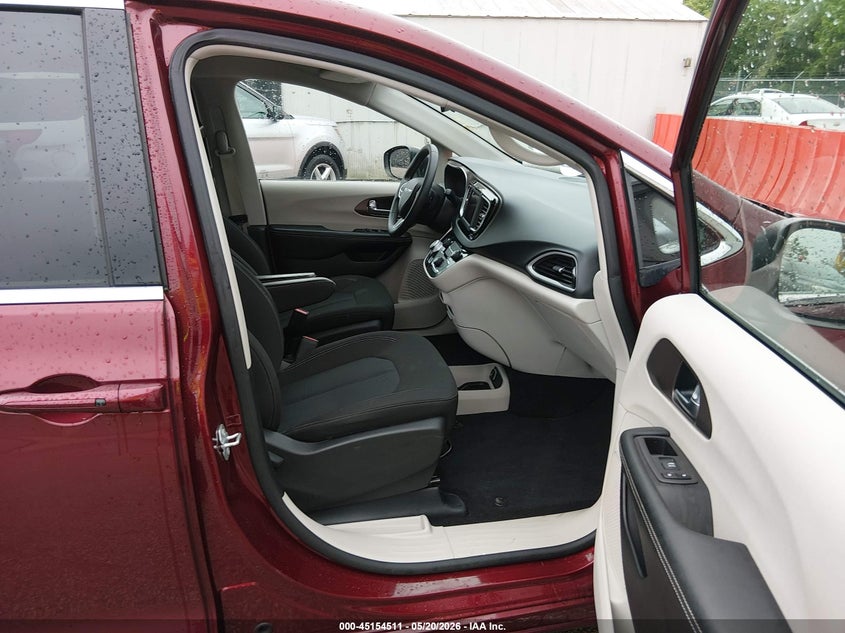 2022 Chrysler Voyager VIN 2C4RC1CG7NR131081 IAAI salvage auction — NORMAL WEAR, Sf97 (Ohio), sold $14,975 on 2026-07-20 (photo 5)