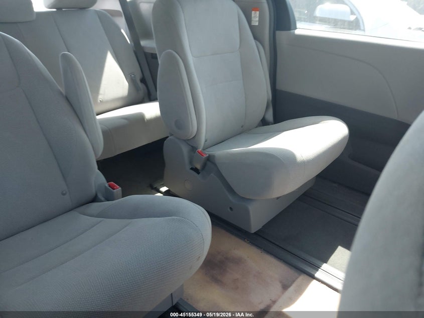 2018 Toyota Sienna VIN 5TDZZ3DC6JS942443 IAAI salvage auction — RIGHT REAR, Rebuildable (Florida), sold $4,150 on 2026-07-14 (photo 8)