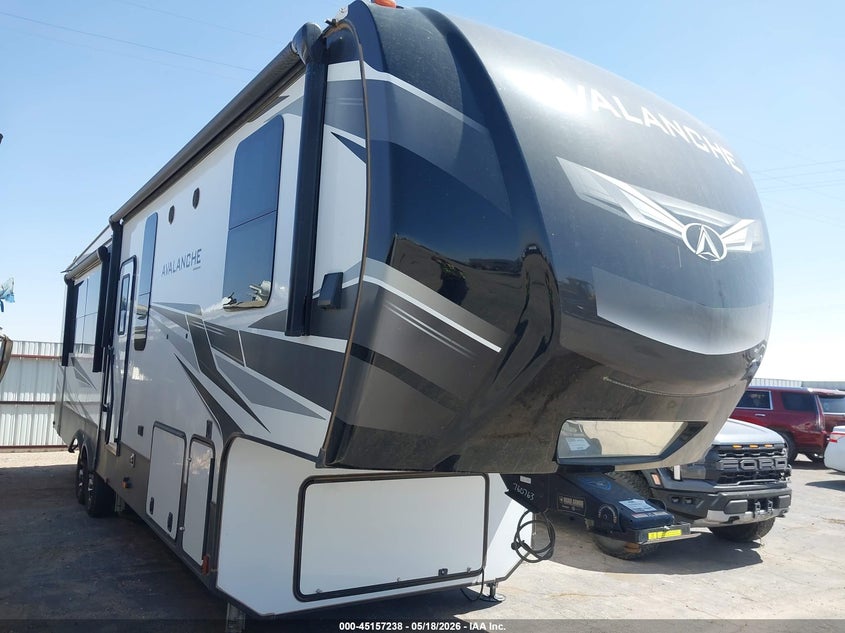 2021 Keystone Avalanche VIN 4YDF32221ME760763 — IAAI salvage auction photo