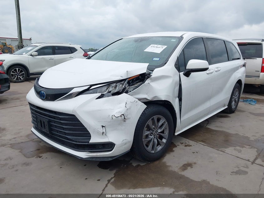 2022 Toyota Sienna VIN 5TDKRKEC4NS130087 IAAI salvage auction — FRONT END, Salvage Title, sold $12,200 on 2026-07-28 (photo 2)