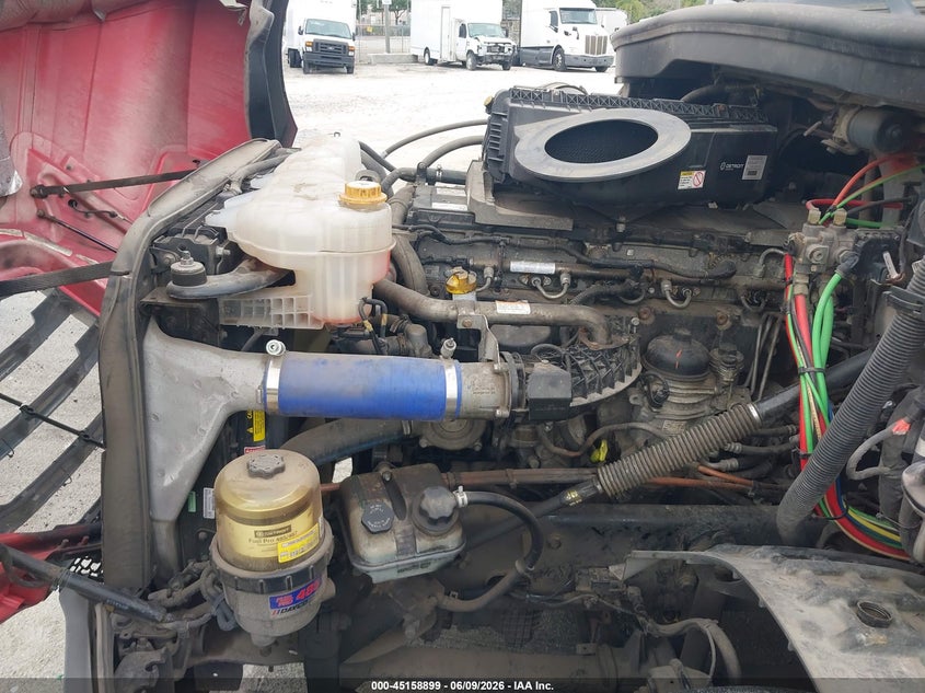 2021 Freightliner New cascadia 126 VIN 1FUJHHDR2MLML9699 IAAI salvage auction — ENGINE DAMAGE, Original (West Virginia), sold $12,500 on 2026-08-26 (photo 9)