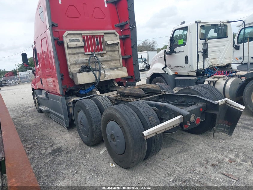 2021 Freightliner New cascadia 126 VIN 1FUJHHDR2MLML9699 IAAI salvage auction — ENGINE DAMAGE, Original (West Virginia), sold $12,500 on 2026-08-26 (photo 3)