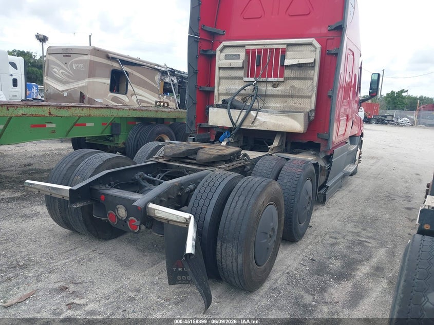 2021 Freightliner New cascadia 126 VIN 1FUJHHDR2MLML9699 IAAI salvage auction — ENGINE DAMAGE, Original (West Virginia), sold $12,500 on 2026-08-26 (photo 4)