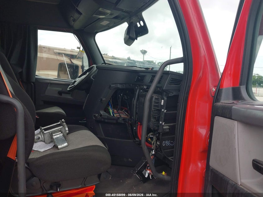 2021 Freightliner New cascadia 126 VIN 1FUJHHDR2MLML9699 IAAI salvage auction — ENGINE DAMAGE, Original (West Virginia), sold $12,500 on 2026-08-26 (photo 6)