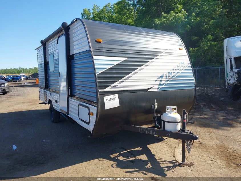 2025 Crossroads Zinger VIN 4YDTZRG14S8370116 IAAI salvage auction — SIDE, Wait Title, sold $1,600 on 2026-10-06 (photo 1)