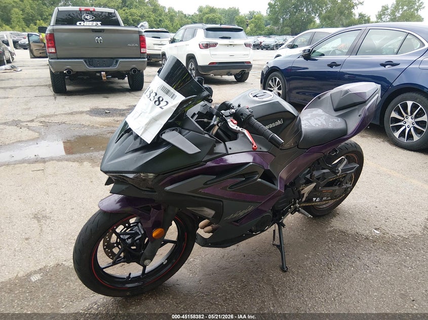 2025 Kawasaki Ninja VIN ML5EXGJ17SDA59038 IAAI salvage auction — RIGHT SIDE, Salvage (Kansas), sold $1,250 on 2026-07-08 (photo 2)