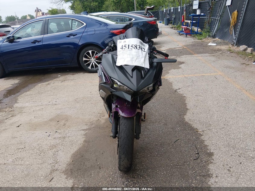 2025 Kawasaki Ninja VIN ML5EXGJ17SDA59038 IAAI salvage auction — RIGHT SIDE, Salvage (Kansas), sold $1,250 on 2026-07-08 (photo 5)
