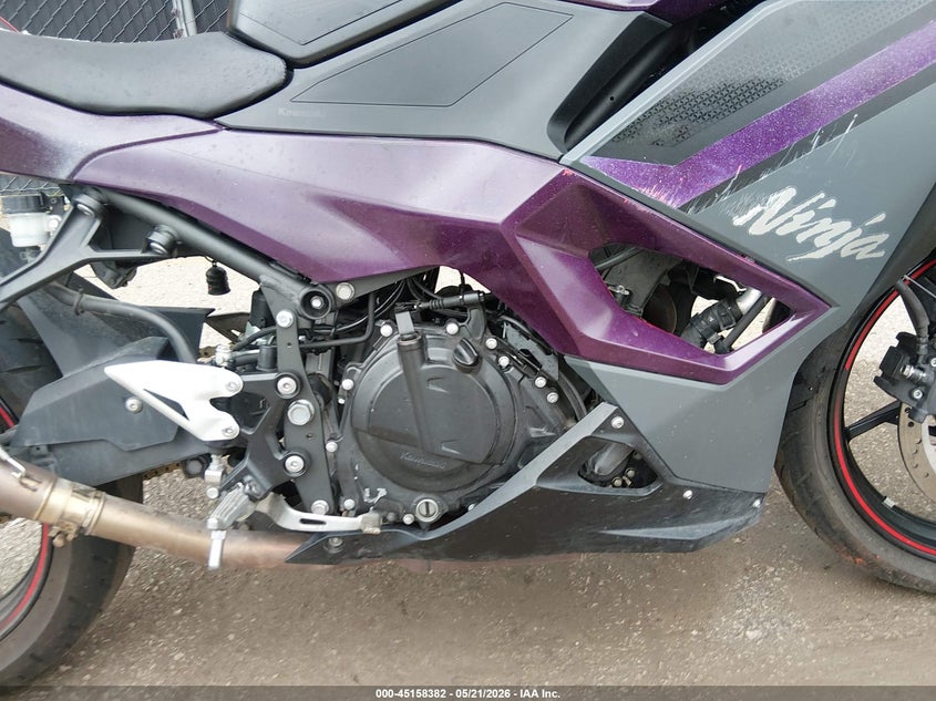 2025 Kawasaki Ninja VIN ML5EXGJ17SDA59038 IAAI salvage auction — RIGHT SIDE, Salvage (Kansas), sold $1,250 on 2026-07-08 (photo 8)