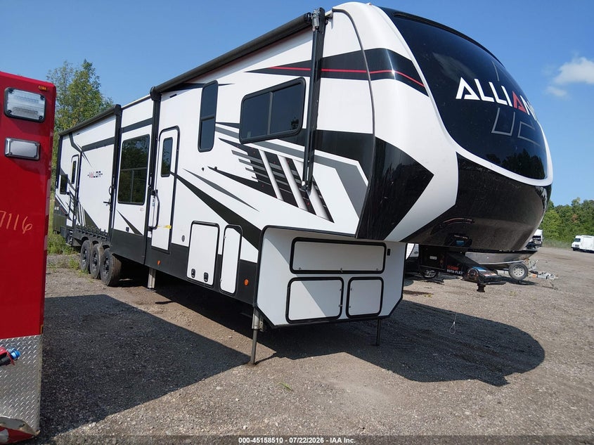 2022 Alliance Valor VIN 7M5FV4533NA004613 IAAI salvage auction — WATER/FLOOD, Scrap (Michigan), sold $9,250 on 2026-08-18 (photo 1)