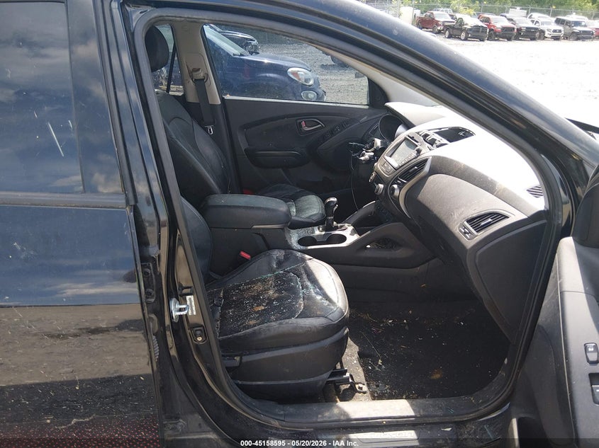 2014 Hyundai Tucson VIN KM8JUCAGXEU939464 IAAI salvage auction — ROLLOVER, Salvage (West Virginia), sold $800 on 2026-07-22 (photo 5)