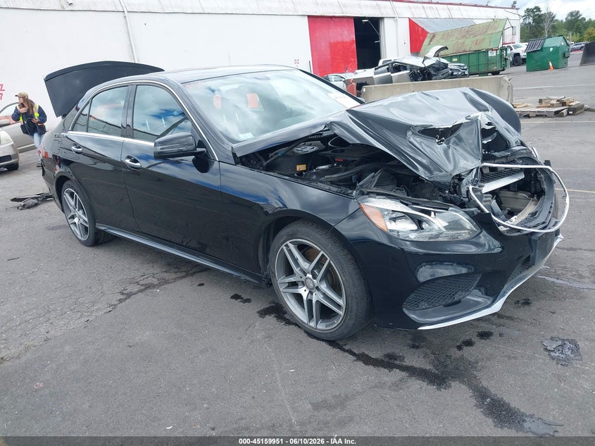 2016 Mercedes-benz E-klasse VIN WDDHF5KB6GB311238 IAAI salvage auction — FRONT & REAR, Salvage (Oregon), sold $975 on 2026-07-16 (photo 1)