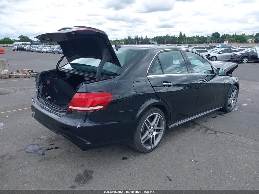 2016 Mercedes-benz E-klasse VIN WDDHF5KB6GB311238 IAAI salvage auction — FRONT & REAR, Salvage (Oregon), sold $975 on 2026-07-16 (photo 4)