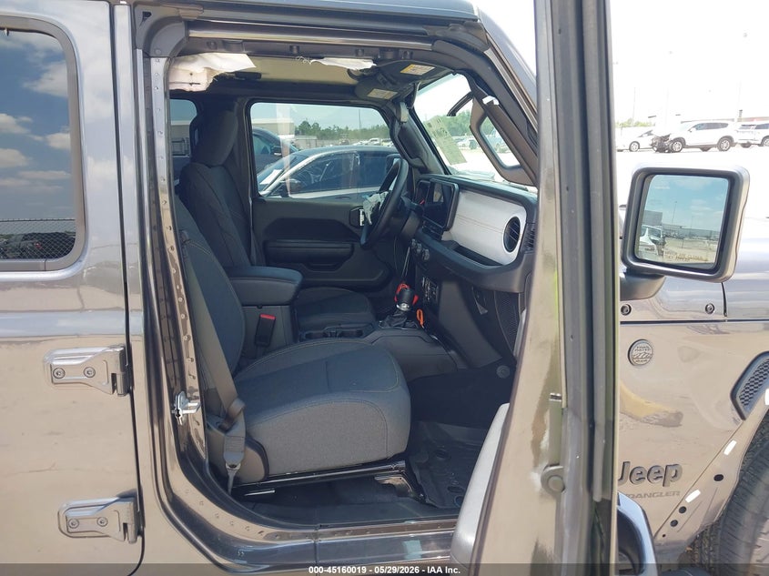 2025 Jeep Wrangler / VIN 1C4PJXDG5SW592555 IAAI salvage auction — RIGHT FRONT, Salvage Title, sold $15,250 on 2026-07-30 (photo 5)