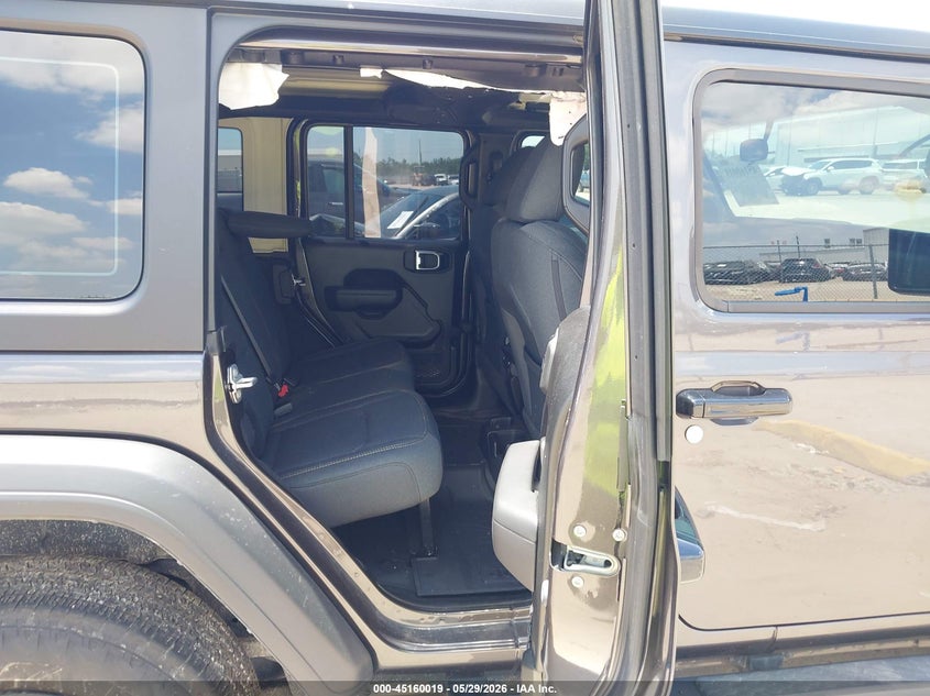 2025 Jeep Wrangler / VIN 1C4PJXDG5SW592555 IAAI salvage auction — RIGHT FRONT, Salvage Title, sold $15,250 on 2026-07-30 (photo 8)