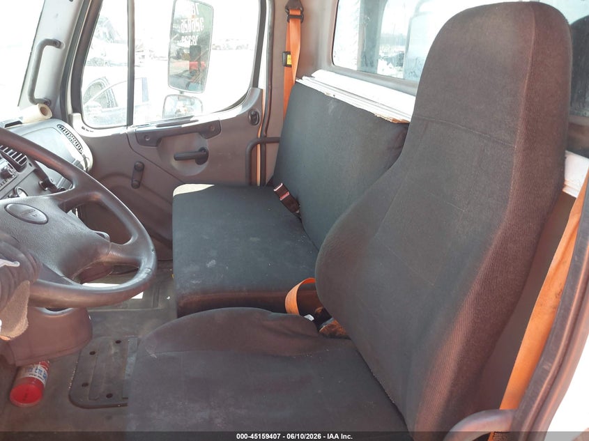 2016 Freightliner M2 106 VIN 1FVHCYCY5GHHB6238 IAAI salvage auction — NORMAL WEAR, Clear (Illinois), sold $8,600 on 2026-07-07 (photo 6)