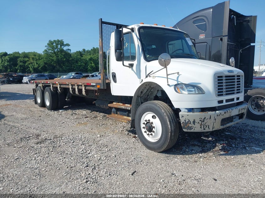 2016 Freightliner M2 106 VIN 1FVHCYCY5GHHB6238 IAAI salvage auction — NORMAL WEAR, Clear (Illinois), sold $8,600 on 2026-07-07 (photo 1)