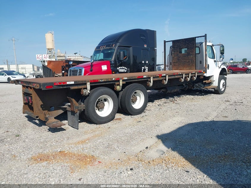 2016 Freightliner M2 106 VIN 1FVHCYCY5GHHB6238 IAAI salvage auction — NORMAL WEAR, Clear (Illinois), sold $8,600 on 2026-07-07 (photo 4)