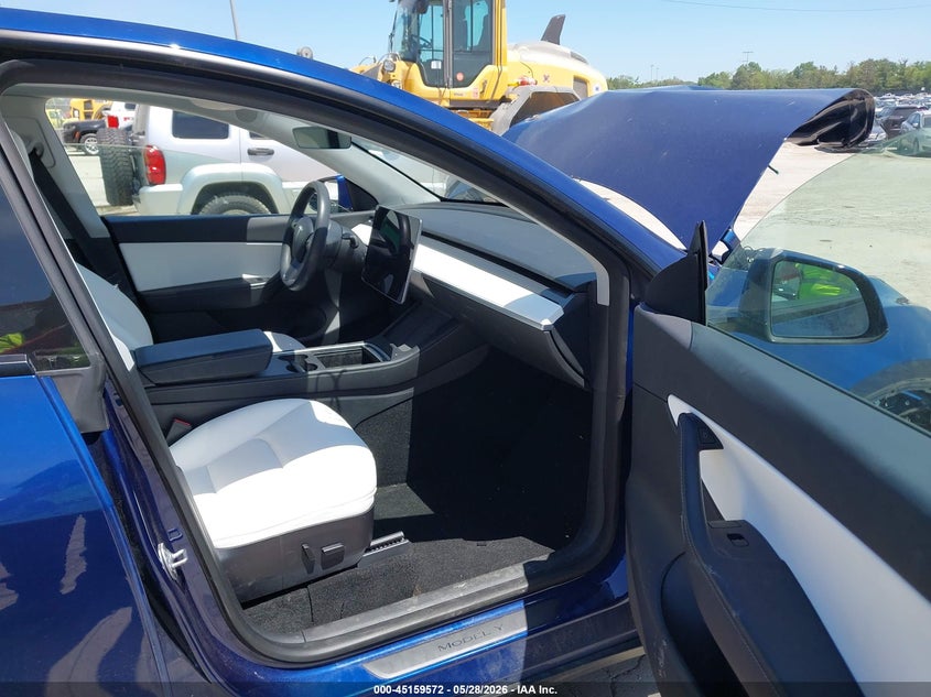 2022 Tesla Model y VIN 7SAYGDEE0NF373223 IAAI salvage auction — FRONT END, Salvage Title, sold $5,400 on 2026-07-09 (photo 5)