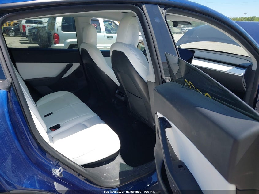 2022 Tesla Model y VIN 7SAYGDEE0NF373223 IAAI salvage auction — FRONT END, Salvage Title, sold $5,400 on 2026-07-09 (photo 8)