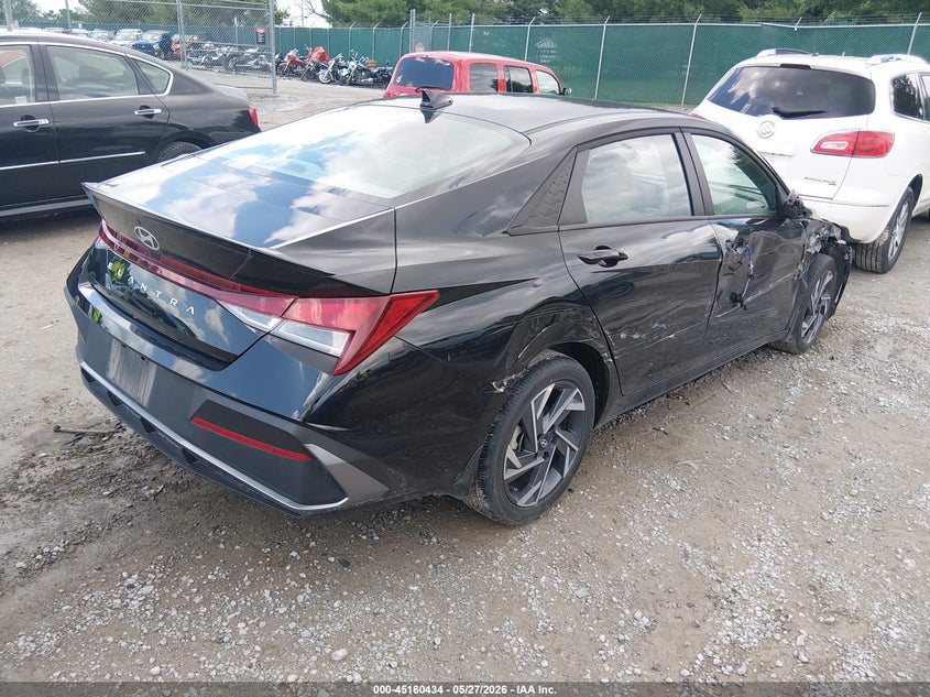 2025 Hyundai Elantra VIN KMHLM4DG4SU060063 IAAI salvage auction — RIGHT SIDE, Salvage Title, sold $4,950 on 2026-07-27 (photo 4)