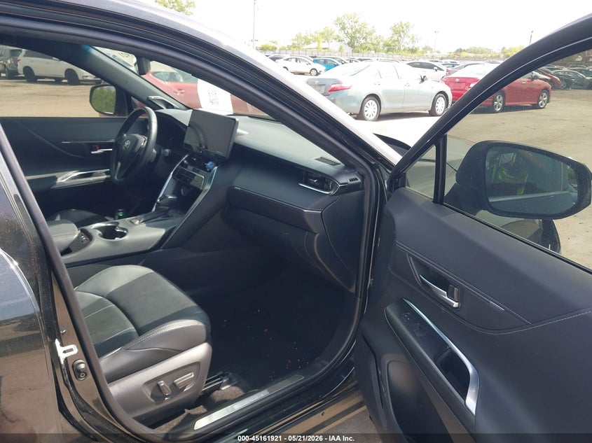 2021 Toyota Venza VIN JTEAAAAHXMJ030923 IAAI salvage auction — FRONT END, Salvage (Illinois), sold $13,500 on 2026-07-08 (photo 5)
