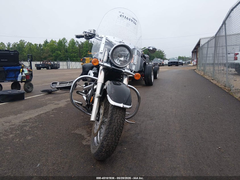 2006 Suzuki C50 VIN JS1VS55A962100779 IAAI salvage auction — RIGHT SIDE, Salvage (Mississippi), sold $25 on 2026-07-30 (photo 5)