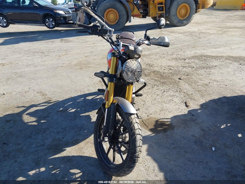 2026 Triumph motorcycle Scrambler VIN SMTT147Y5TNA44214 IAAI salvage auction — SIDE, Salvage (California), sold $1,000 on 2026-07-22 (photo 5)