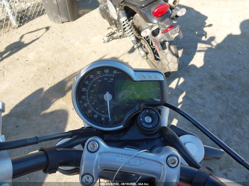 2026 Triumph motorcycle Scrambler VIN SMTT147Y5TNA44214 IAAI salvage auction — SIDE, Salvage (California), sold $1,000 on 2026-07-22 (photo 7)