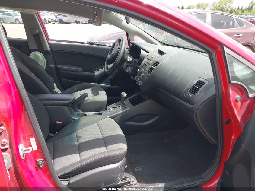 2015 Kia Forte VIN KNAFX4A64F5359120 IAAI salvage auction — LEFT SIDE, Salvage (Illinois), sold $400 on 2026-07-22 (photo 5)