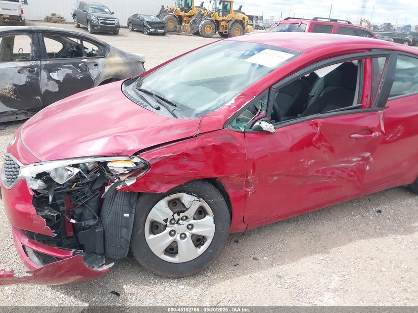 2015 Kia Forte VIN KNAFX4A64F5359120 IAAI salvage auction — LEFT SIDE, Salvage (Illinois), sold $400 on 2026-07-22 (photo 6)