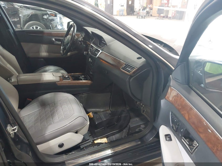 2010 Mercedes-benz E-class VIN WDDHF8HB1AA226281 IAAI salvage auction — WATER/FLOOD, Mv-907A (New York), sold $900 on 2026-07-09 (photo 5)