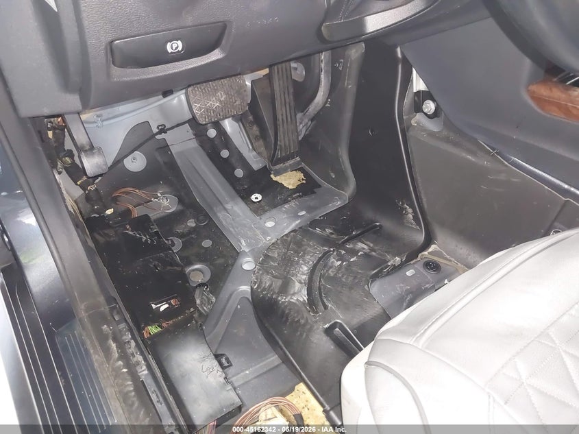 2010 Mercedes-benz E-class VIN WDDHF8HB1AA226281 IAAI salvage auction — WATER/FLOOD, Mv-907A (New York), sold $900 on 2026-07-09 (photo 6)