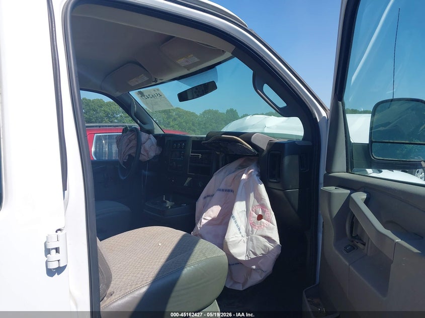 2017 Gmc Savana VIN 1GTW7AFF5H1915147 IAAI salvage auction — FRONT END, Salvage (North Carolina), sold $3,200 on 2026-07-09 (photo 5)