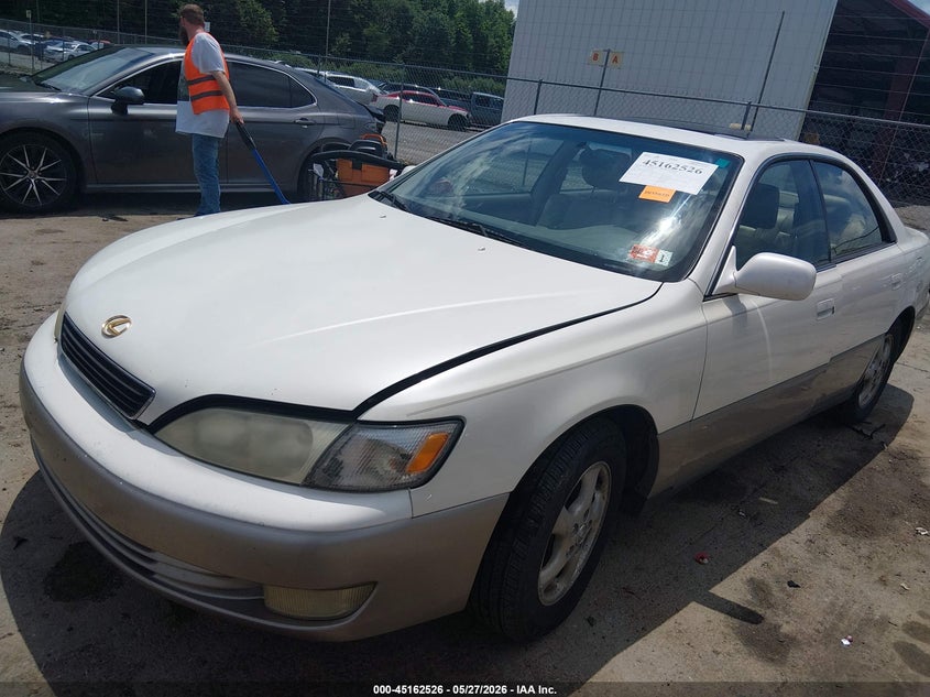 1998 Lexus Es 300 VIN JT8BF28G4W5046784 IAAI salvage auction — REAR END, Salvage (West Virginia), sold $175 on 2026-07-11 (photo 2)