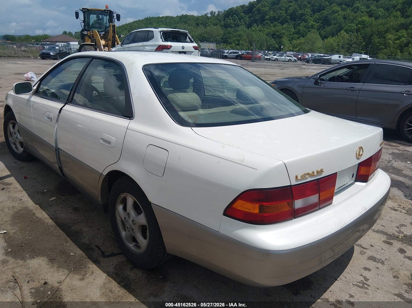 1998 Lexus Es 300 VIN JT8BF28G4W5046784 IAAI salvage auction — REAR END, Salvage (West Virginia), sold $175 on 2026-07-11 (photo 3)