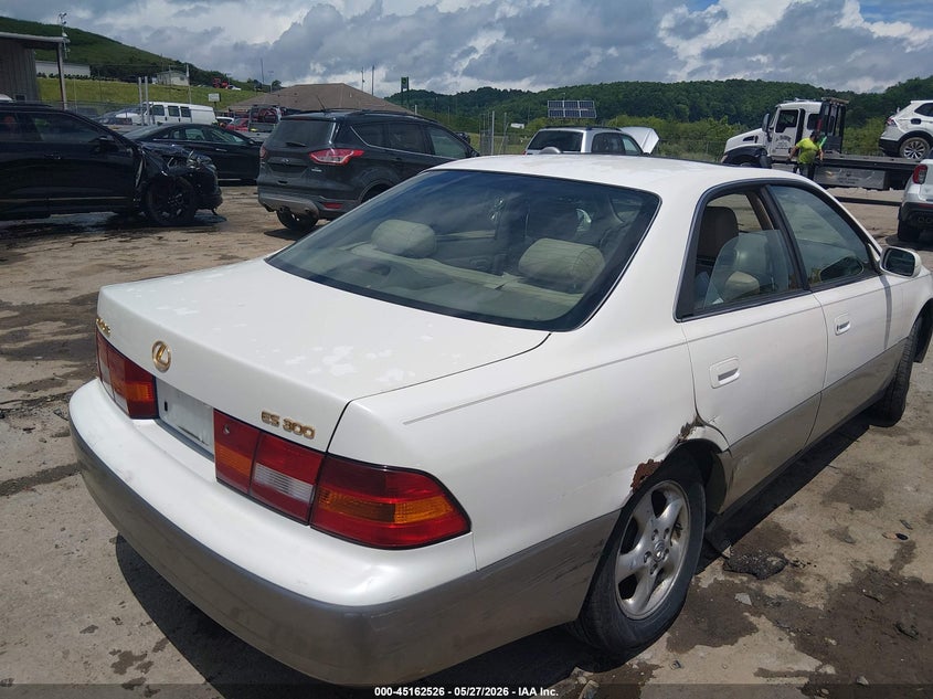 1998 Lexus Es 300 VIN JT8BF28G4W5046784 IAAI salvage auction — REAR END, Salvage (West Virginia), sold $175 on 2026-07-11 (photo 4)