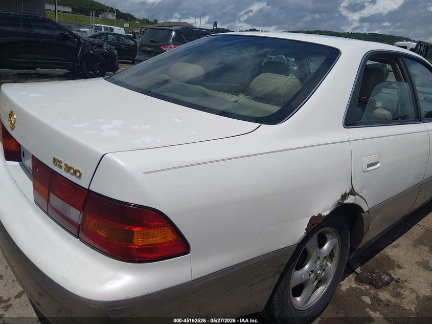1998 Lexus Es 300 VIN JT8BF28G4W5046784 IAAI salvage auction — REAR END, Salvage (West Virginia), sold $175 on 2026-07-11 (photo 6)