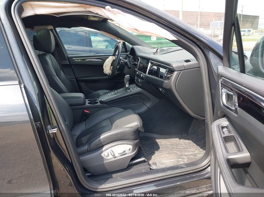2020 Porsche Macan VIN WP1AA2A57LLB10536 IAAI salvage auction — LEFT FRONT, Clear (Michigan), sold $13,375 on 2026-07-30 (photo 5)