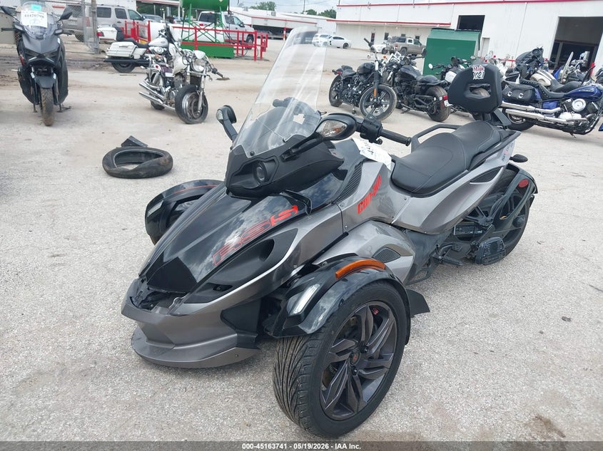 2013 Can-am/ brp Spyder VIN 2BXNABC1XDV000853 IAAI salvage auction — RIGHT FRONT, Salvage Title, sold $1,550 on 2026-09-04 (photo 2)