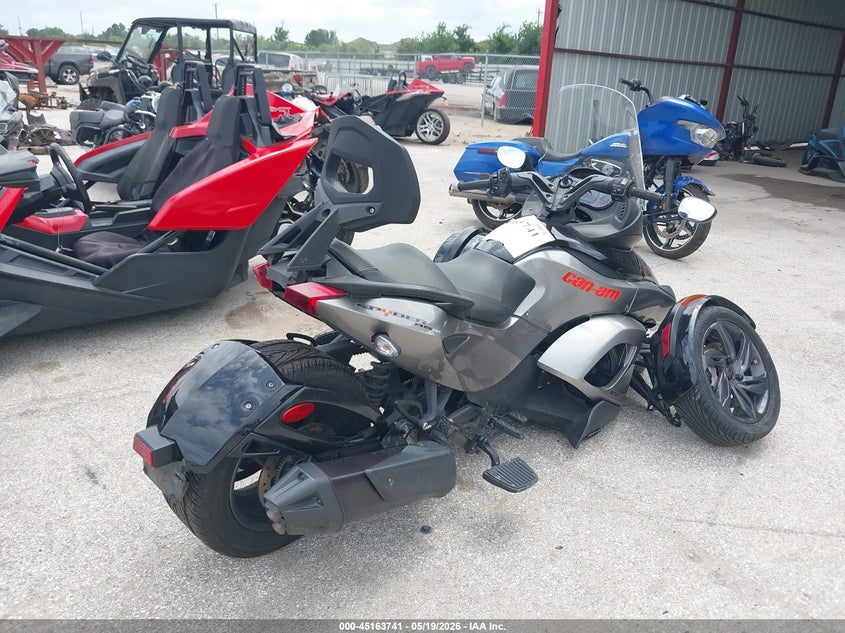 2013 Can-am/ brp Spyder VIN 2BXNABC1XDV000853 IAAI salvage auction — RIGHT FRONT, Salvage Title, sold $1,550 on 2026-09-04 (photo 4)