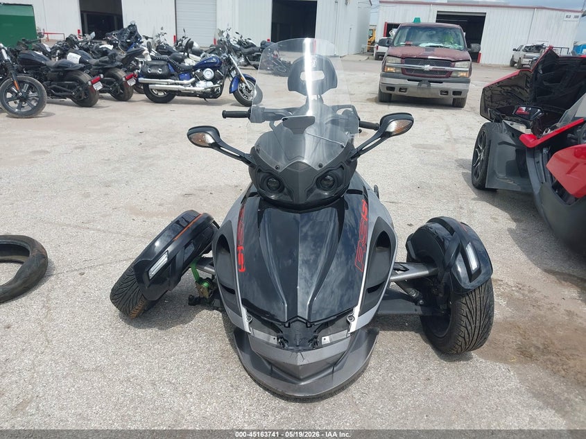 2013 Can-am/ brp Spyder VIN 2BXNABC1XDV000853 IAAI salvage auction — RIGHT FRONT, Salvage Title, sold $1,550 on 2026-09-04 (photo 5)