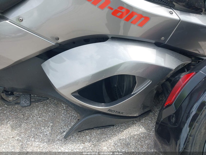 2013 Can-am/ brp Spyder VIN 2BXNABC1XDV000853 IAAI salvage auction — RIGHT FRONT, Salvage Title, sold $1,550 on 2026-09-04 (photo 8)