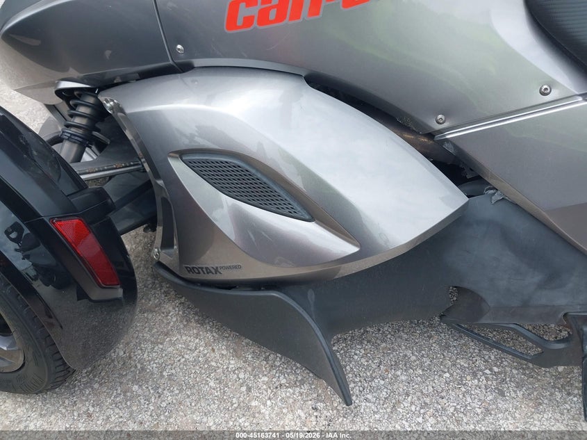 2013 Can-am/ brp Spyder VIN 2BXNABC1XDV000853 IAAI salvage auction — RIGHT FRONT, Salvage Title, sold $1,550 on 2026-09-04 (photo 9)