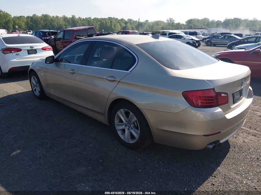 2012 BMW 5er VIN WBAXG5C57CDX02924 IAAI salvage auction — NORMAL WEAR, Clear (Delaware), sold $1,375 on 2026-07-13 (photo 3)