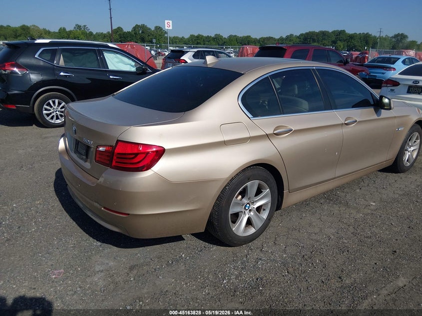 2012 BMW 5er VIN WBAXG5C57CDX02924 IAAI salvage auction — NORMAL WEAR, Clear (Delaware), sold $1,375 on 2026-07-13 (photo 4)