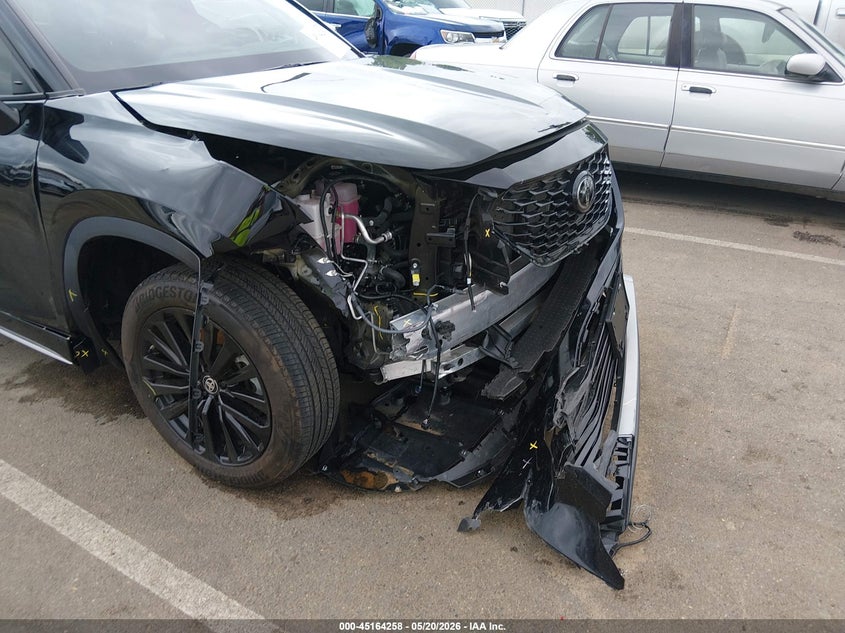2025 Toyota Highlander VIN 5TDKDRBH2SS581098 IAAI salvage auction — RIGHT FRONT, Salvage (Mississippi), sold $18,300 on 2026-07-11 (photo 6)