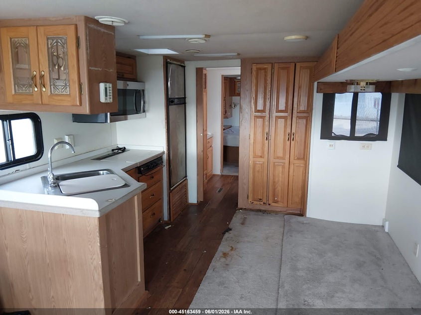 1999 Spartan motors Motorhome 4vz VIN 4VZCN8093XC031049 IAAI salvage auction — ROOF, Original (Texas), sold $3,350 on 2026-07-16 (photo 8)