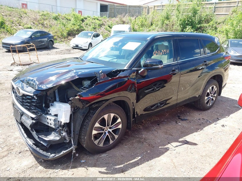 2021 Toyota Highlander VIN 5TDHZRBH8MS072616 IAAI salvage auction — FRONT END, Salvage (Minnesota), sold $13,300 on 2026-07-29 (photo 2)